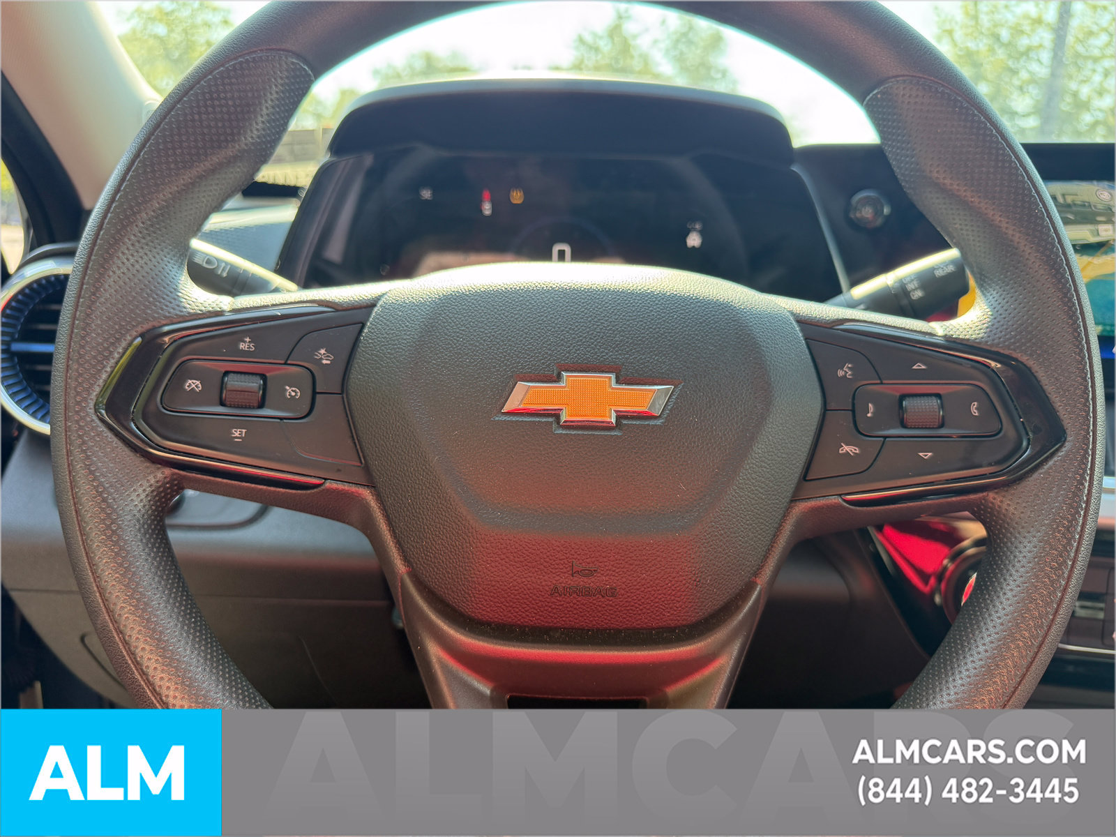 Used 2025 Chevrolet Trax LT FWD image 27