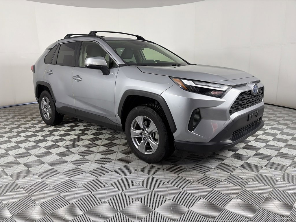 Used 2022 Toyota RAV4 XLE image 1