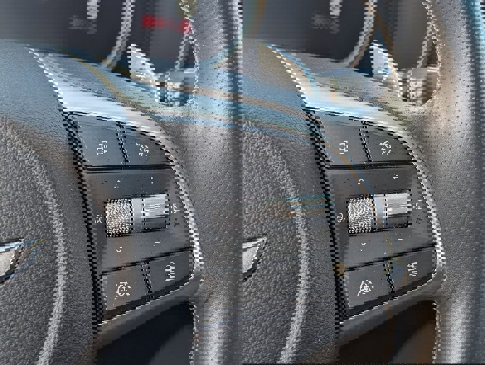 Used 2023 Genesis G70 2.0T image 28