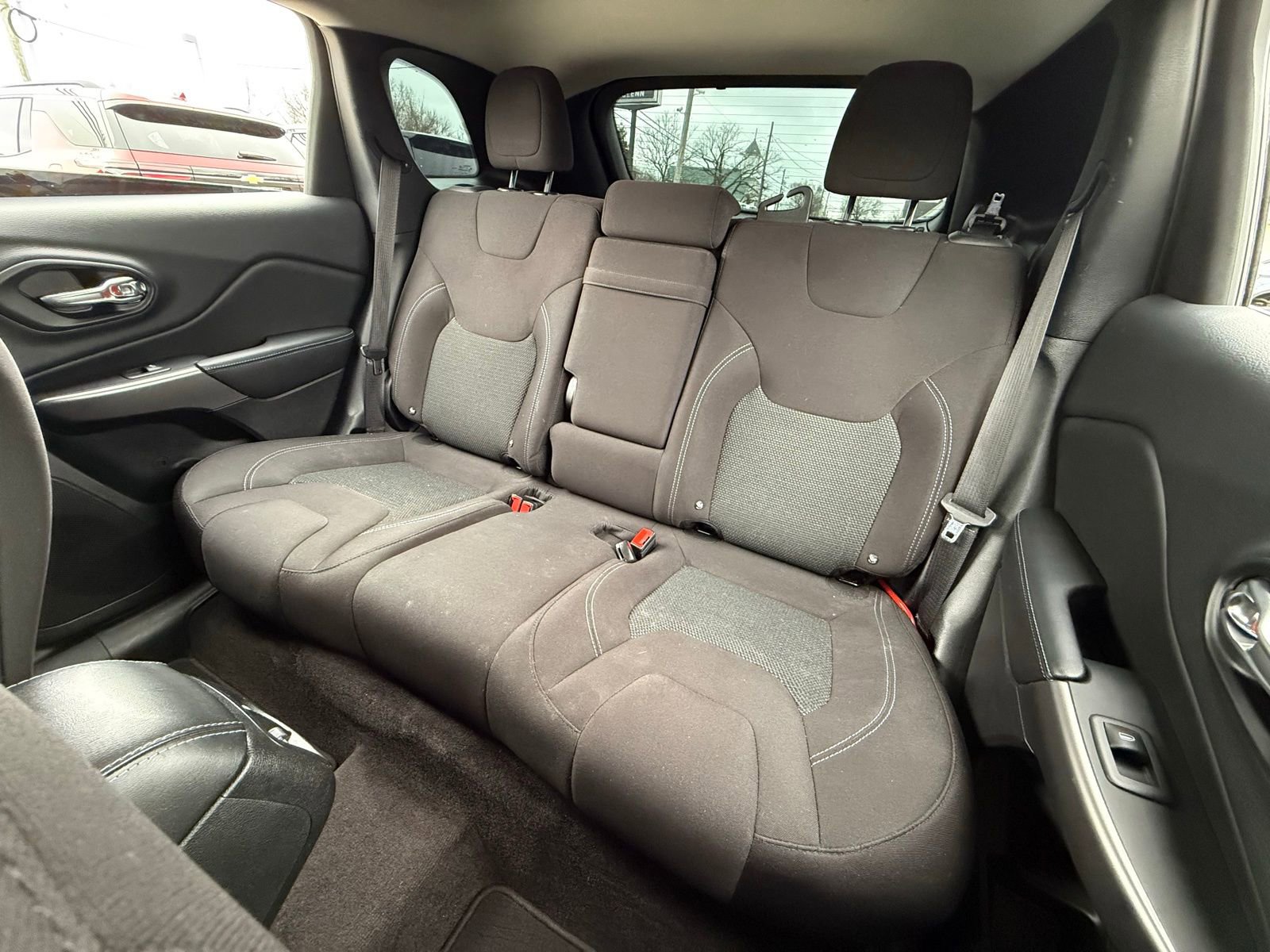 Used 2019 Jeep Cherokee Latitude w/ Popular Appearance Group image 15