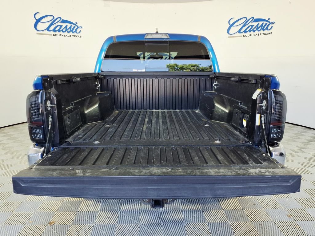 Used 2017 Toyota Tacoma SR AWD/4WD image 5
