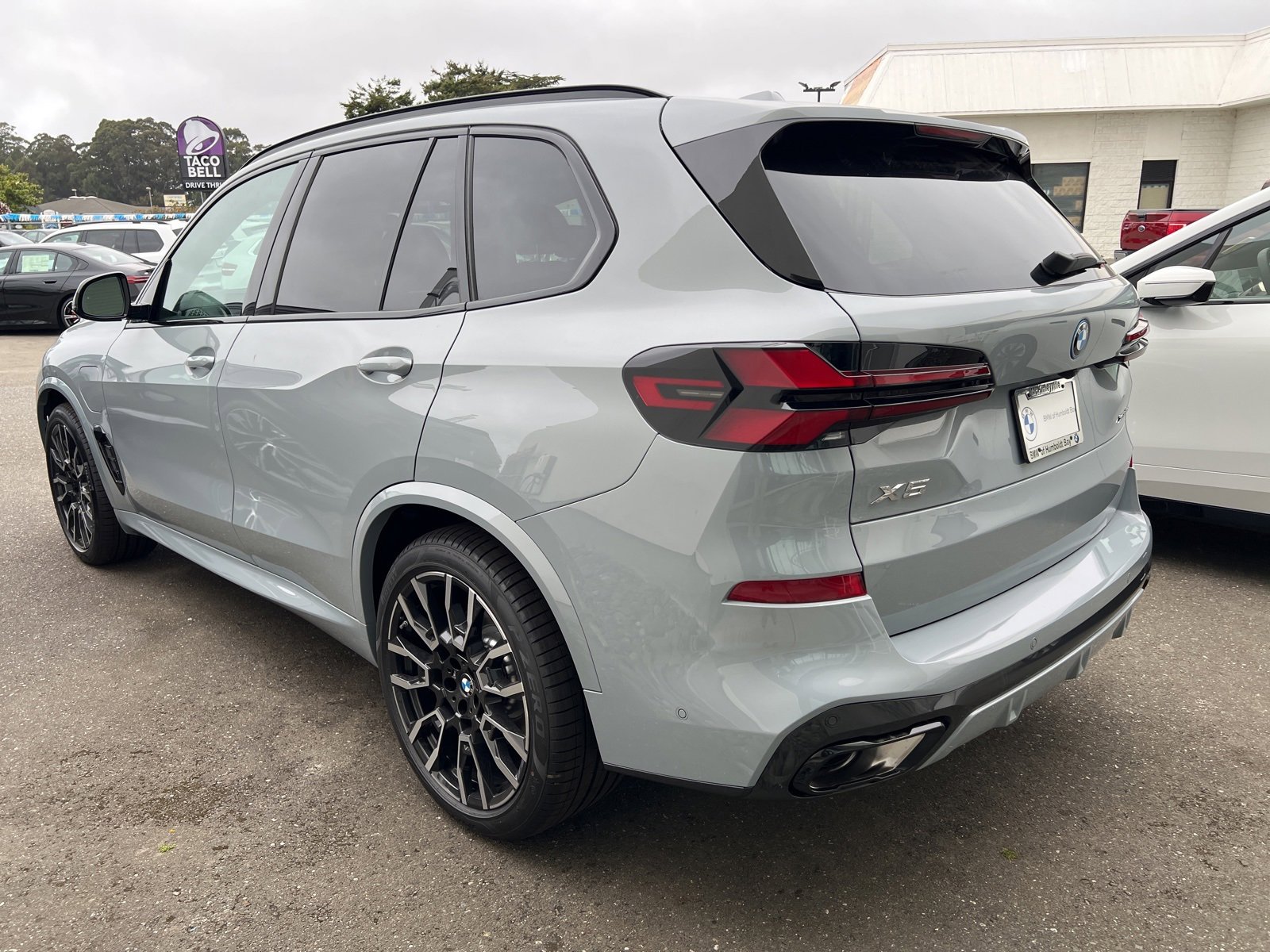New 2026 BMW X5 xDrive50e w/ M Sport Package image 4