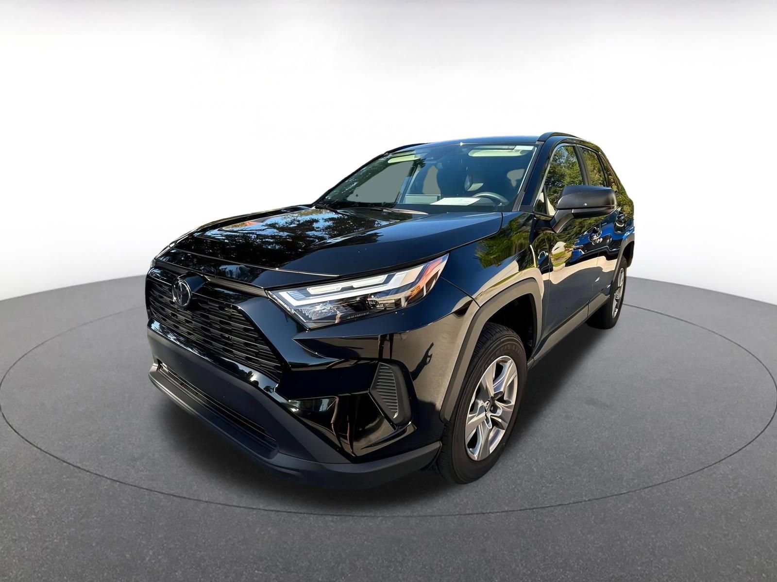 Used 2025 Toyota RAV4 LE image 9