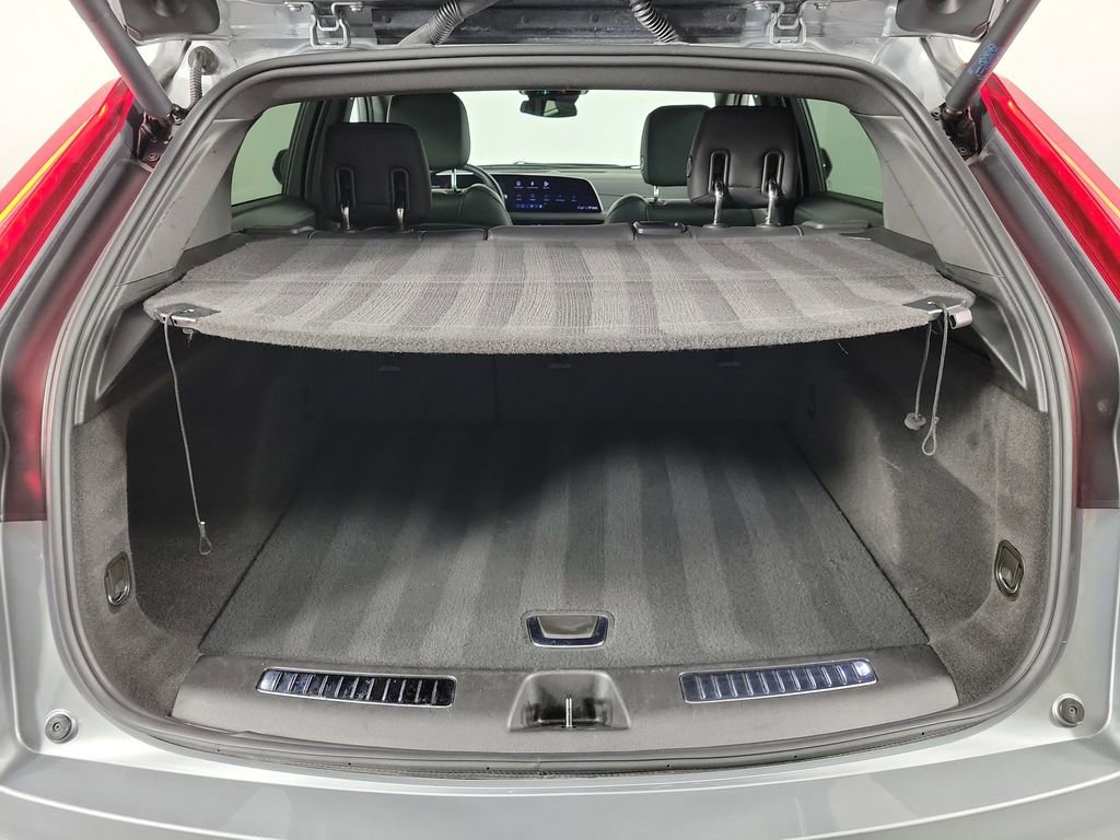 Certified 2025 Cadillac XT4 Premium Luxury image 8