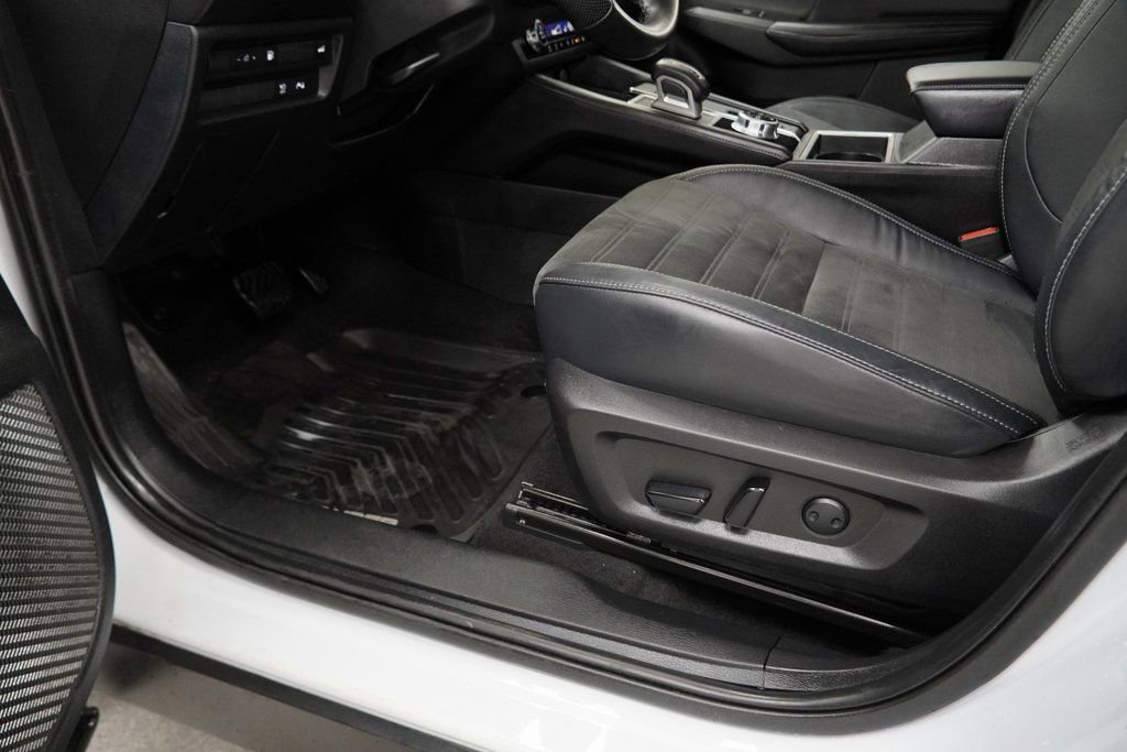 Used 2023 Mitsubishi Outlander SE image 43