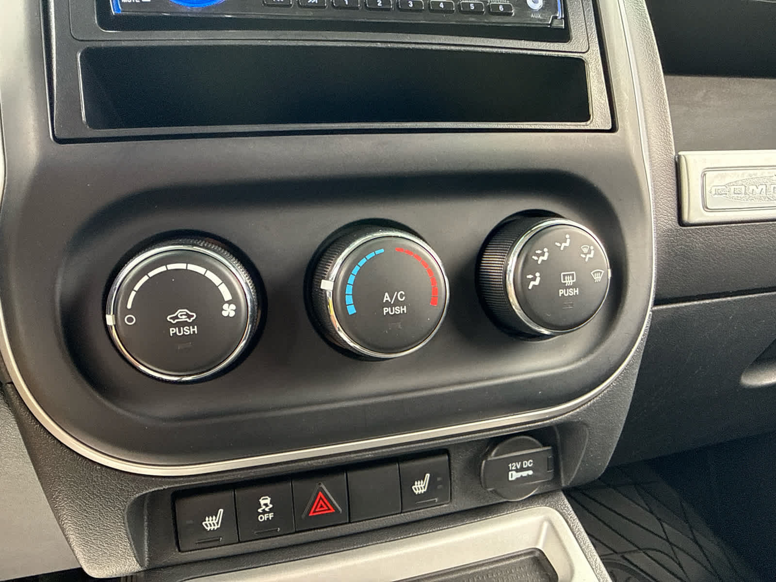 Used 2015 Jeep Compass Latitude AWD/4WD image 16