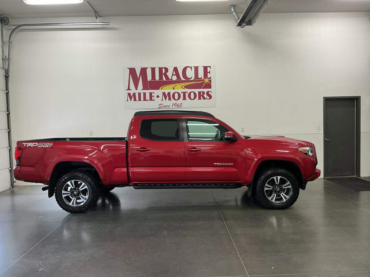 Used 2019 Toyota Tacoma SR5 AWD/4WD image 6