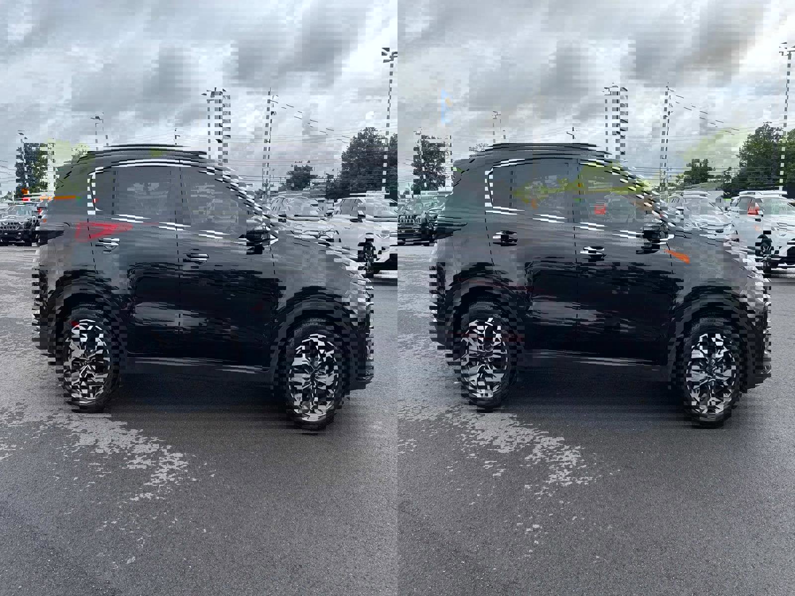 Used 2022 Kia Sportage EX image 2