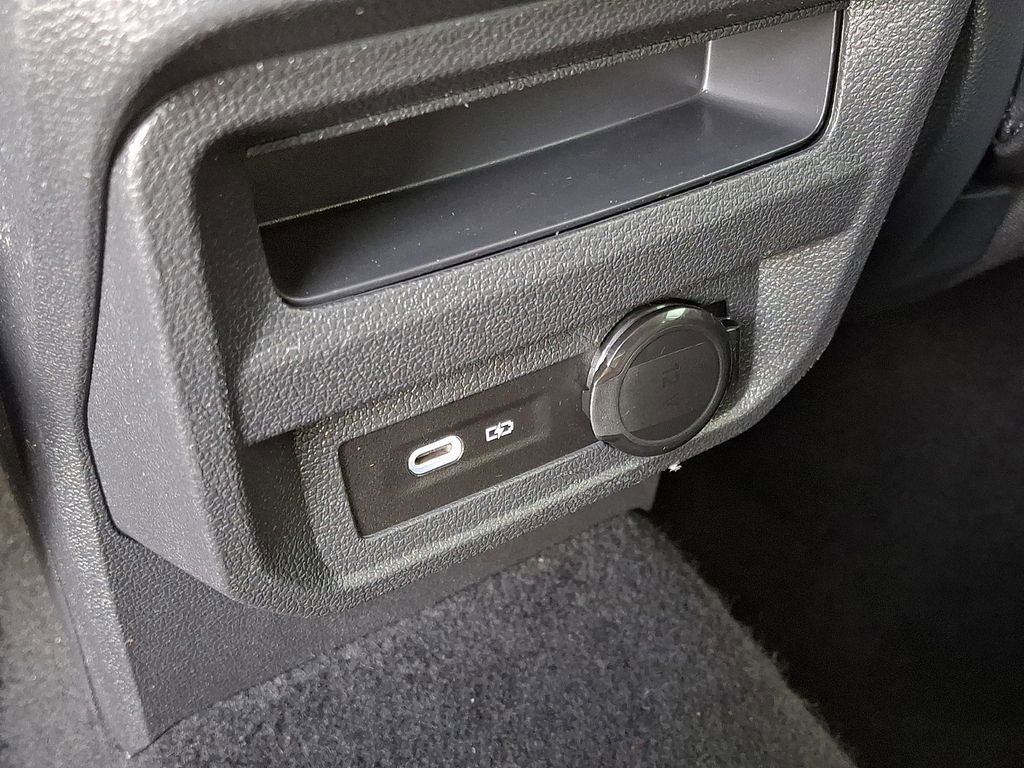 Used 2021 Volkswagen Tiguan SE image 27