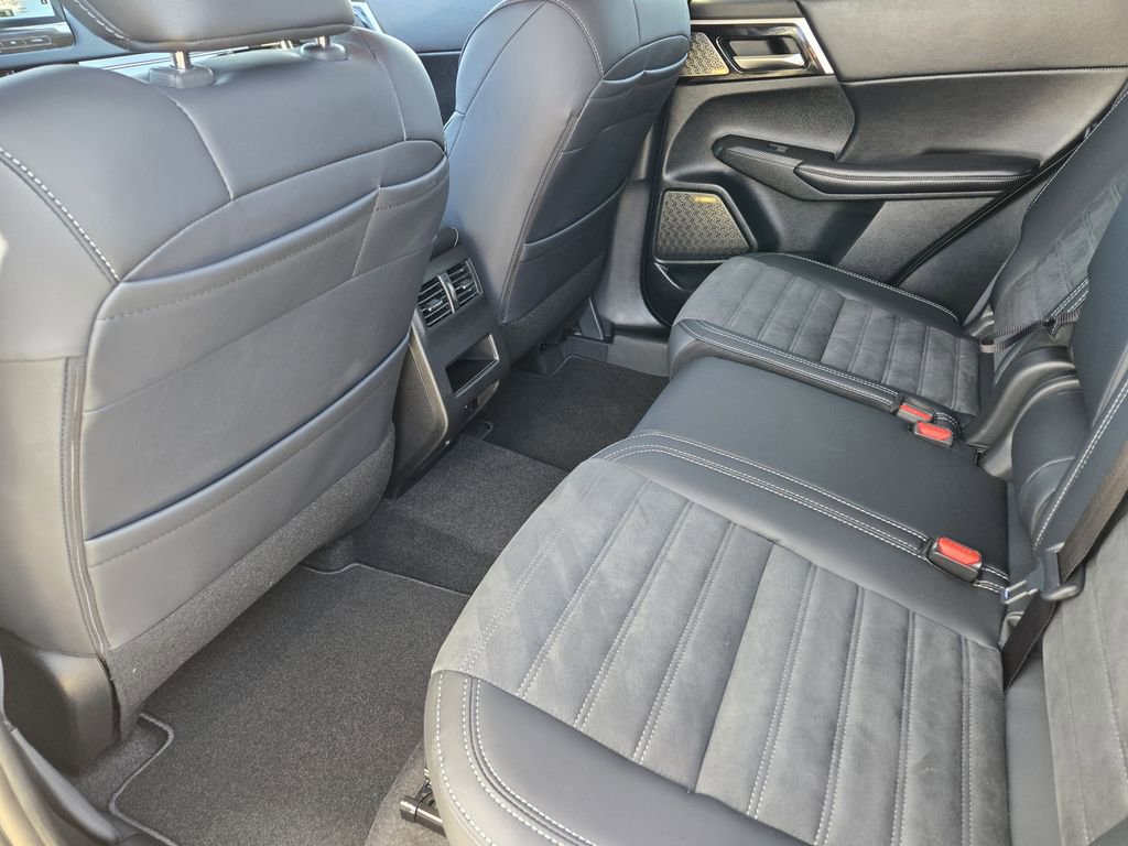 New 2026 Mitsubishi Outlander SE image 22