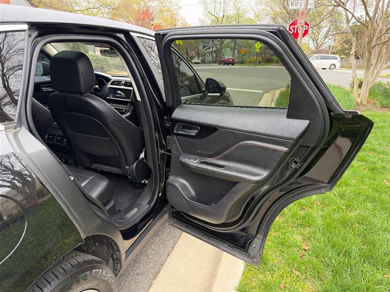 Used 2019 Jaguar F-PACE Prestige AWD/4WD image 16