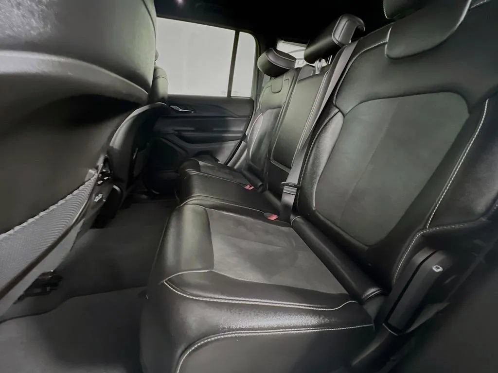 Used 2024 Jeep Grand Cherokee Altitude AWD/4WD image 24