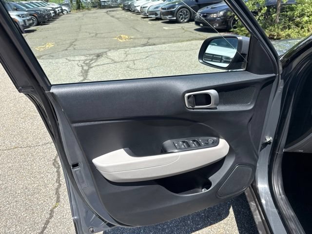 Used 2023 Hyundai Venue SEL FWD image 33