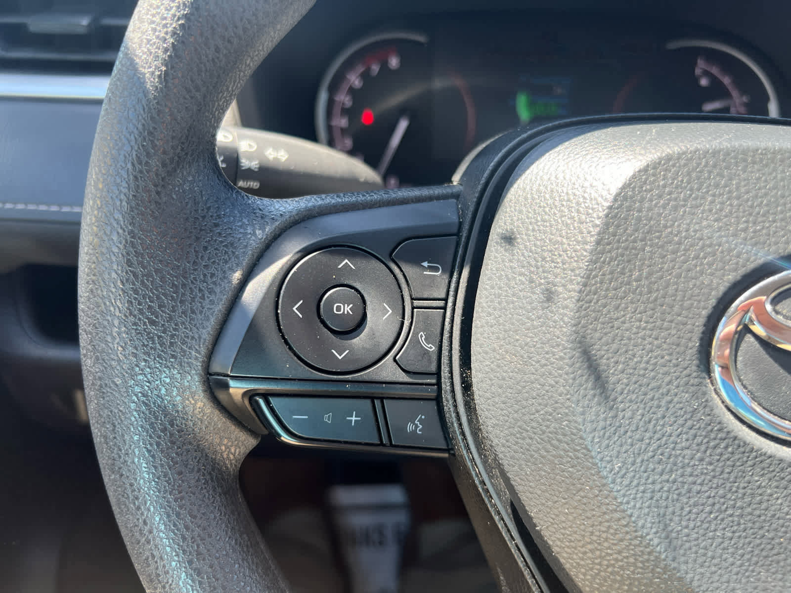 Certified 2025 Toyota RAV4 XLE FWD image 15