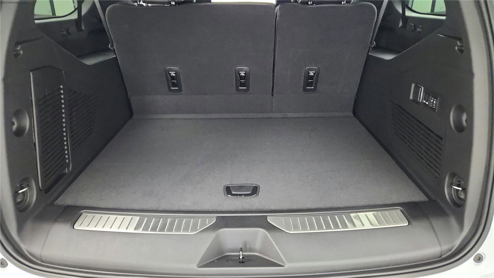 New 2026 Chevrolet Suburban Premier image 13