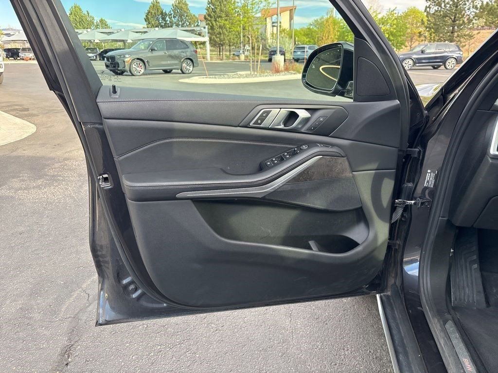Used 2020 BMW X5 xDrive40i w/ Premium Package image 9