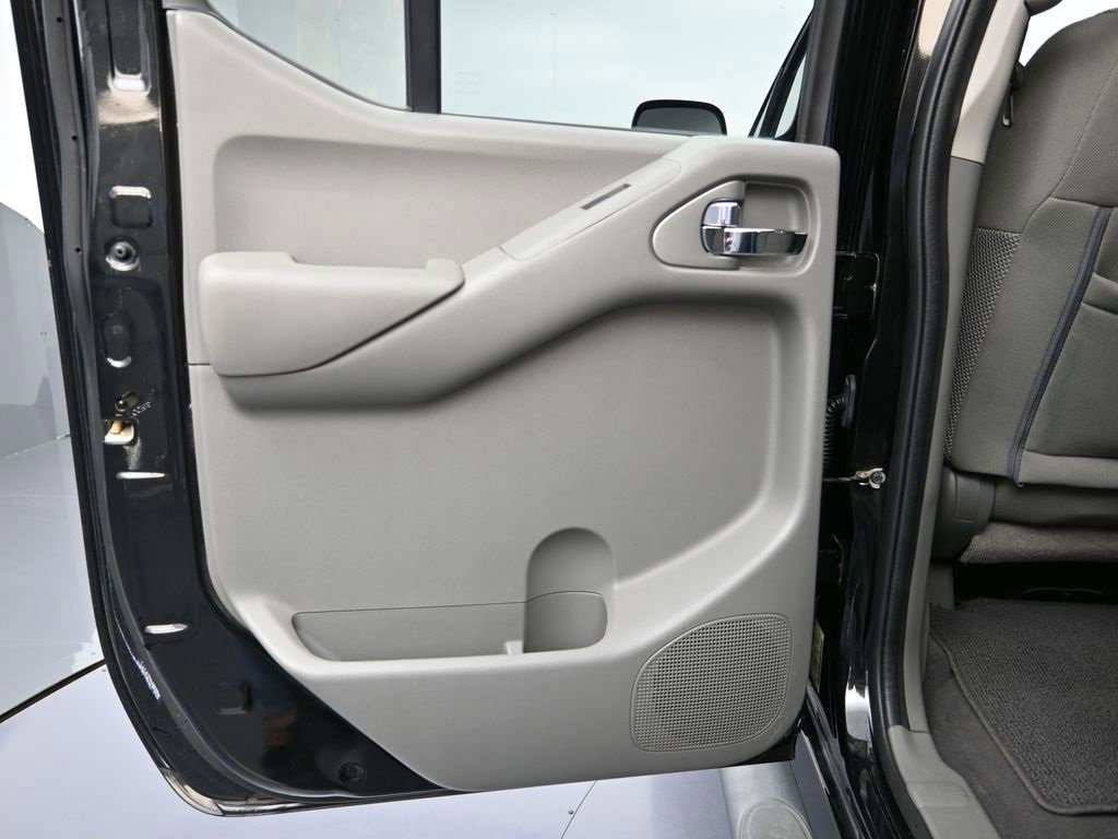 Used 2019 Nissan Frontier SV image 19