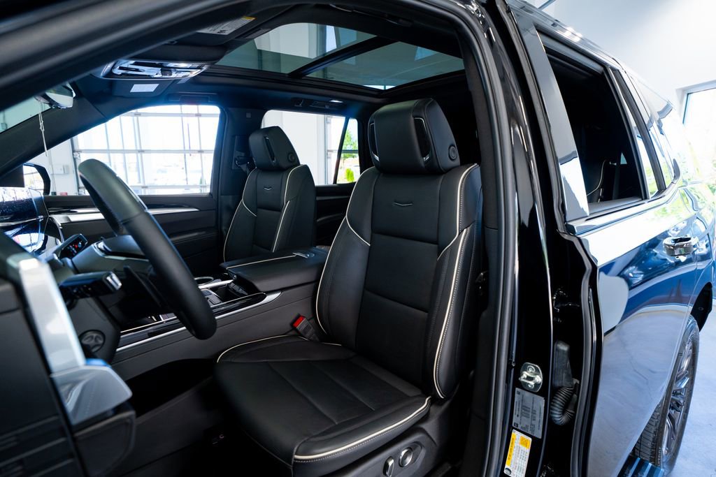 Used 2025 Cadillac Escalade Sport w/ LPO, ONYX Package image 28