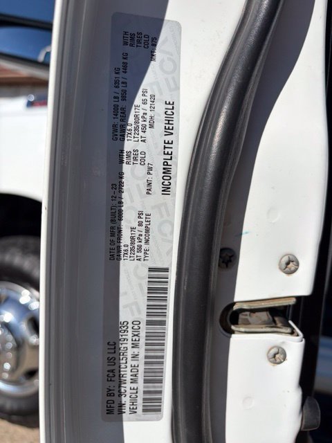 Used 2024 RAM 3500 Tradesman w/ Chrome Appearance Group AWD/4WD image 6