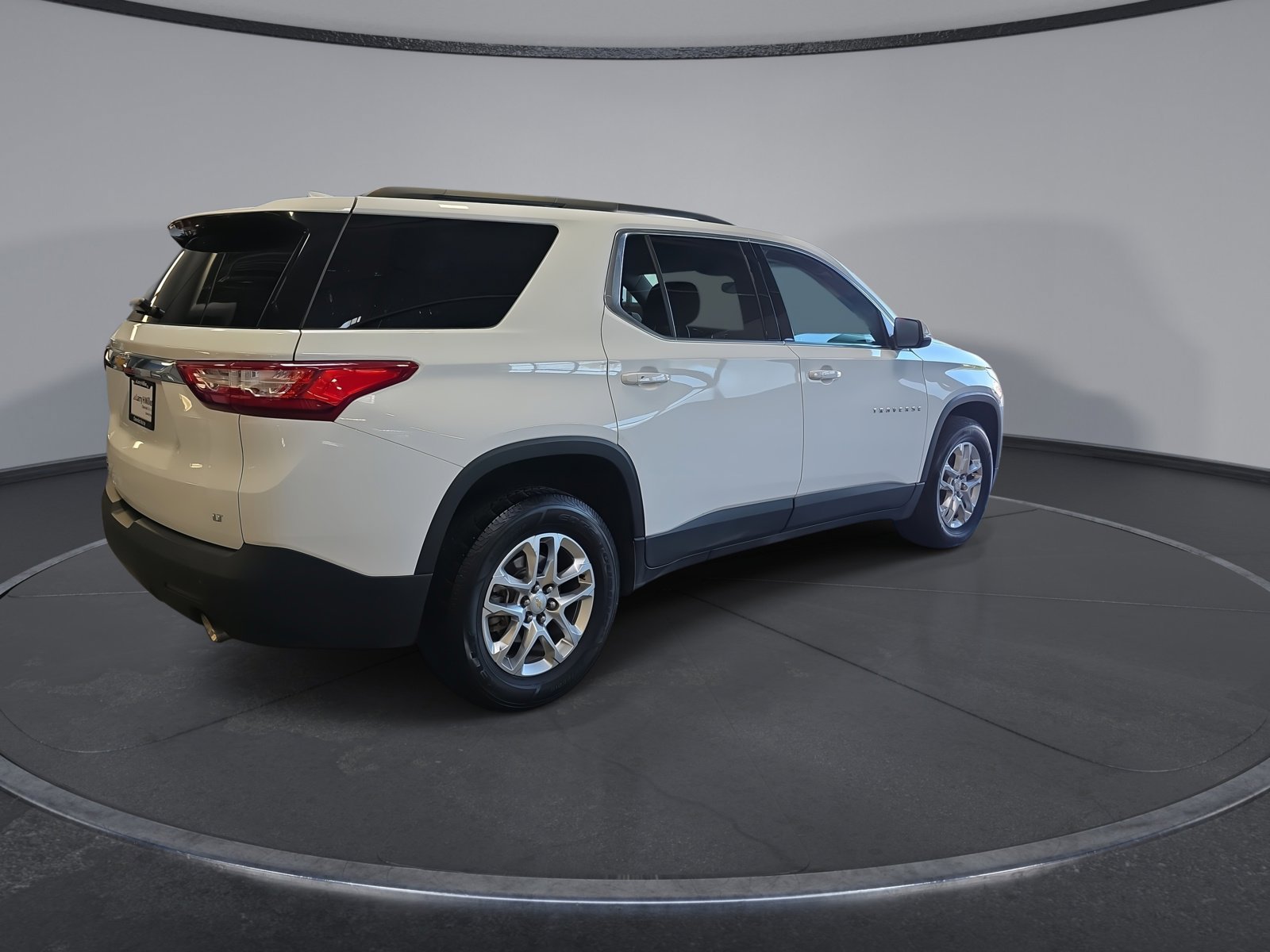 Used 2021 Chevrolet Traverse LT w/ LPO, Floor Liner Package AWD/4WD image 8