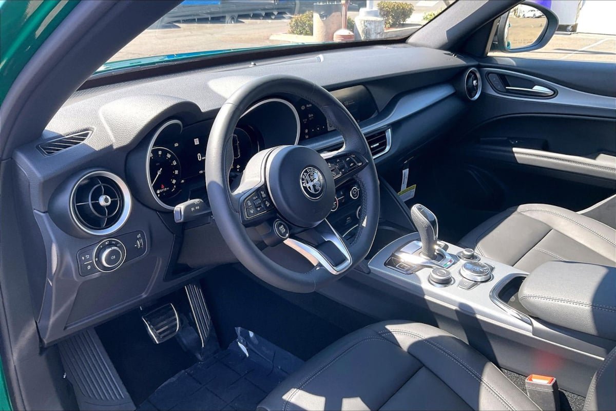 New 2026 Alfa Romeo Stelvio Sprint w/ Convenience Package AWD/4WD image 6