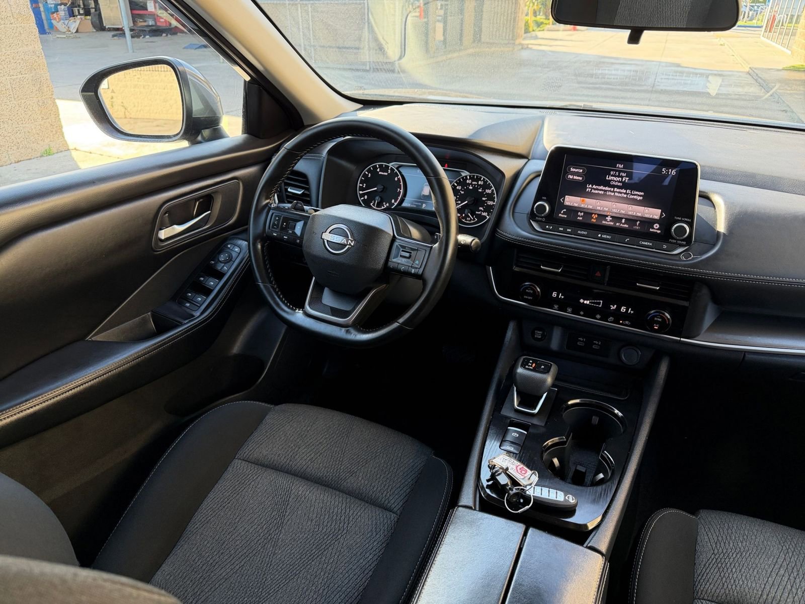 Used 2025 Nissan Rogue SV image 36