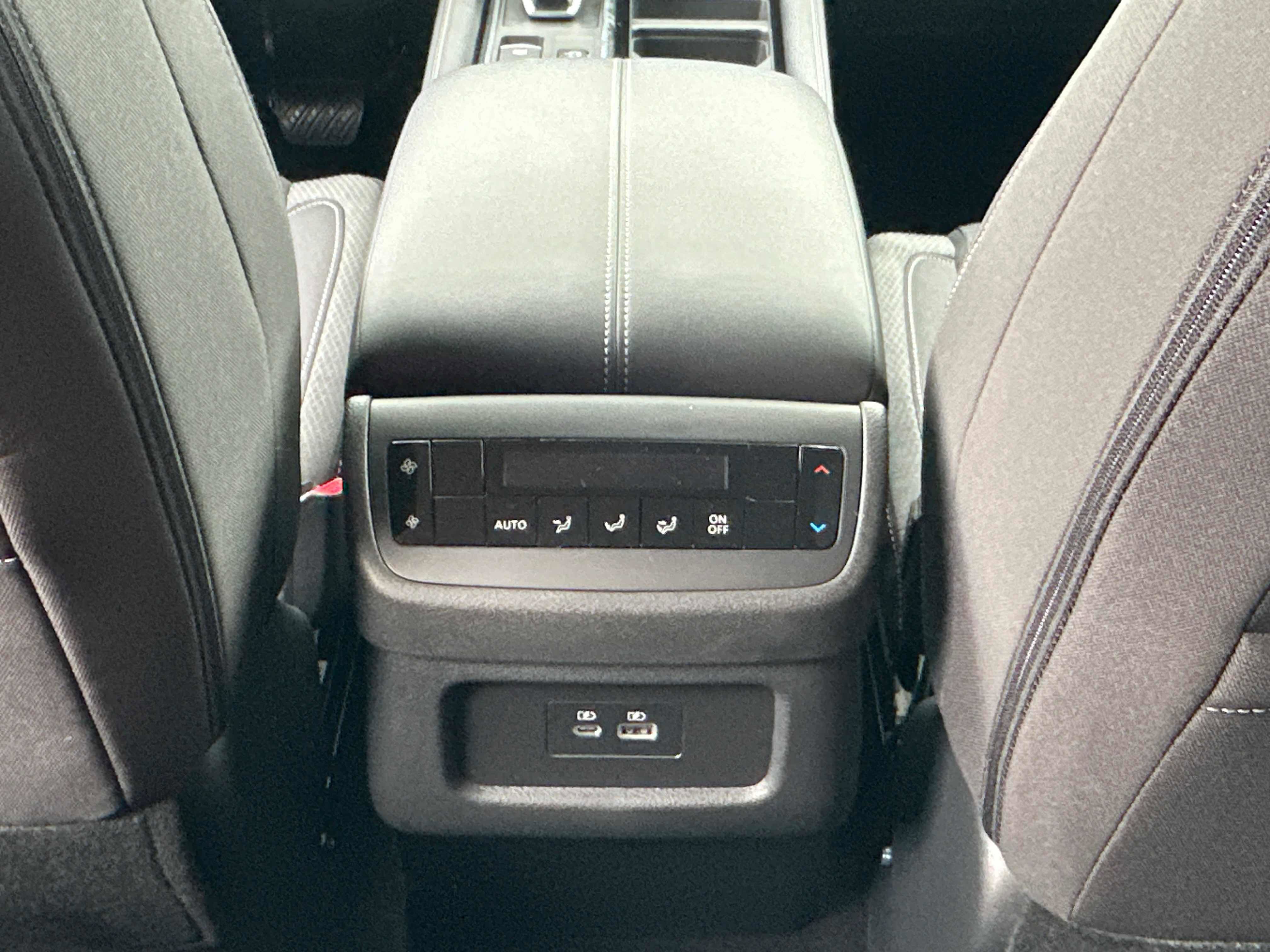 New 2025 Nissan Pathfinder SV w/ Black Appearance Package image 30