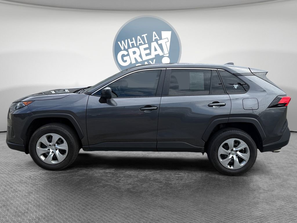 Used 2022 Toyota RAV4 LE FWD image 7