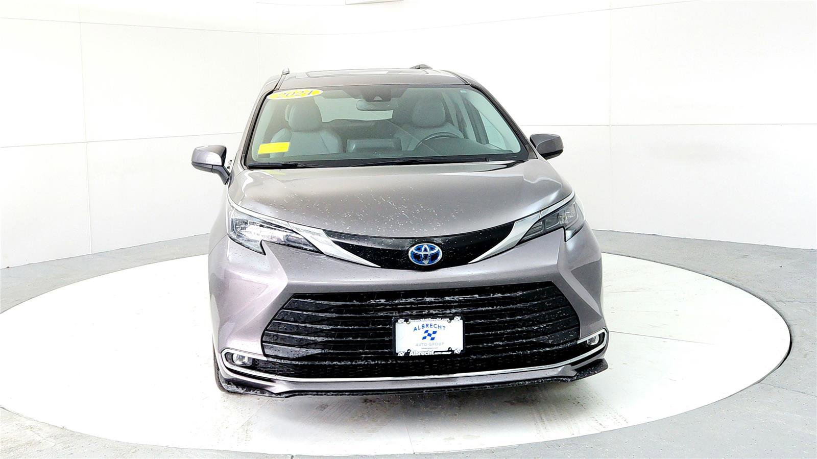 Used 2024 Toyota Sienna XLE image 8