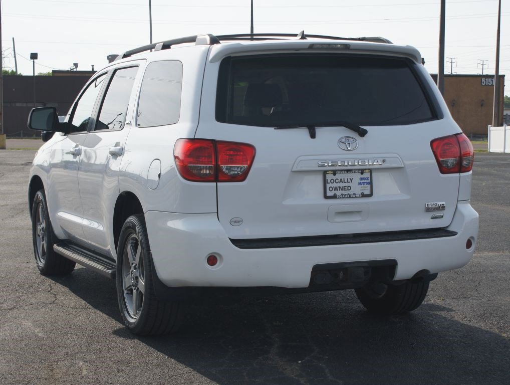 Used 2017 Toyota Sequoia SR5 w/ Sport Appearance Package AWD/4WD image 16