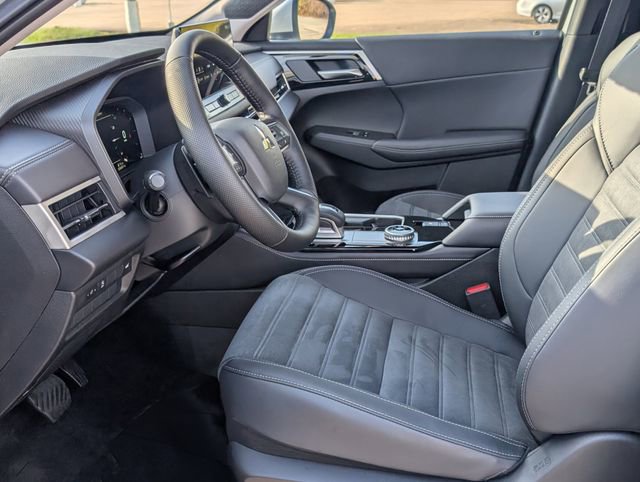 New 2026 Mitsubishi Outlander SE FWD image 13