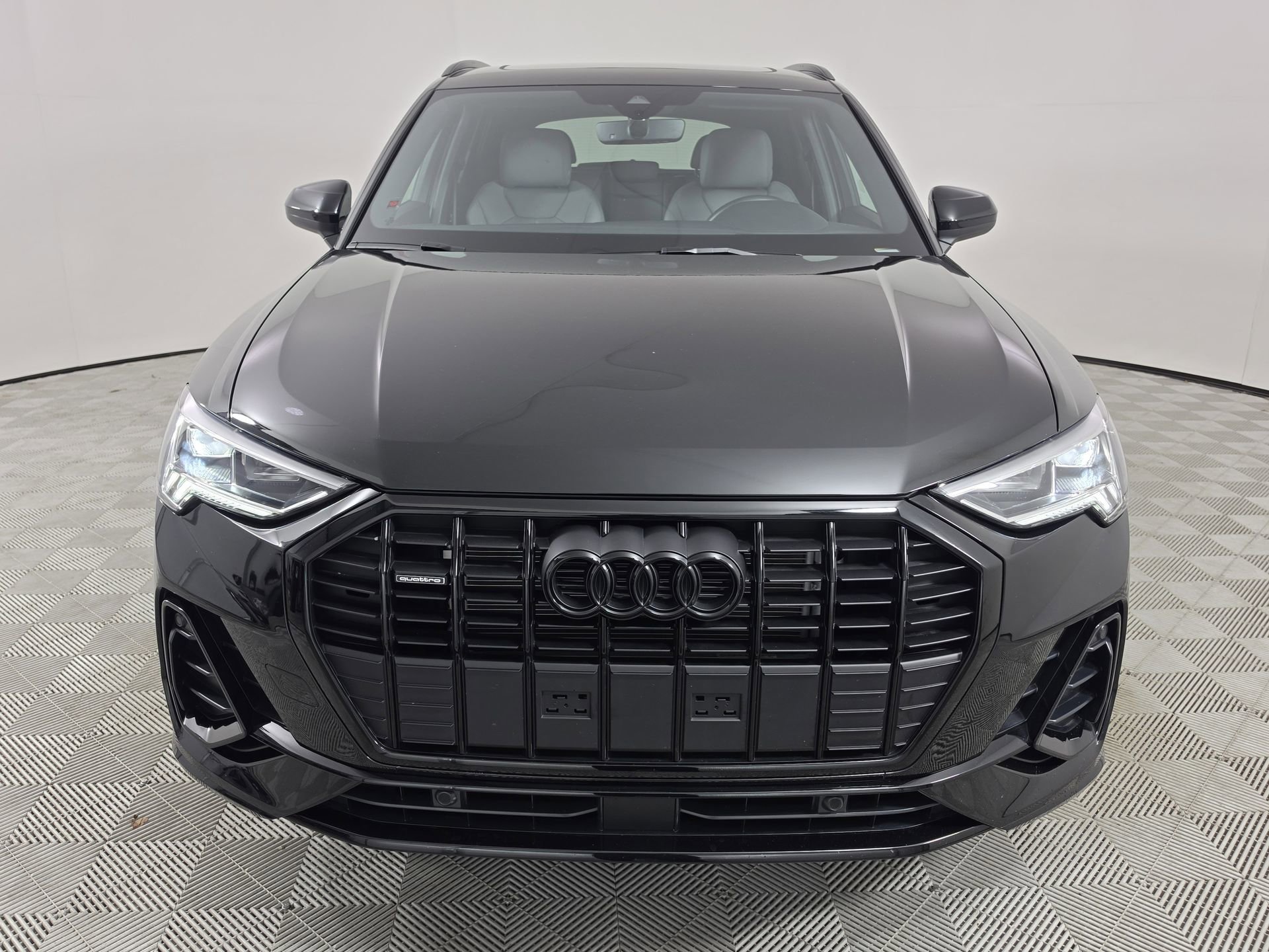 Certified 2025 Audi Q3 2.0T Premium w/ Convenience Package AWD/4WD image 2