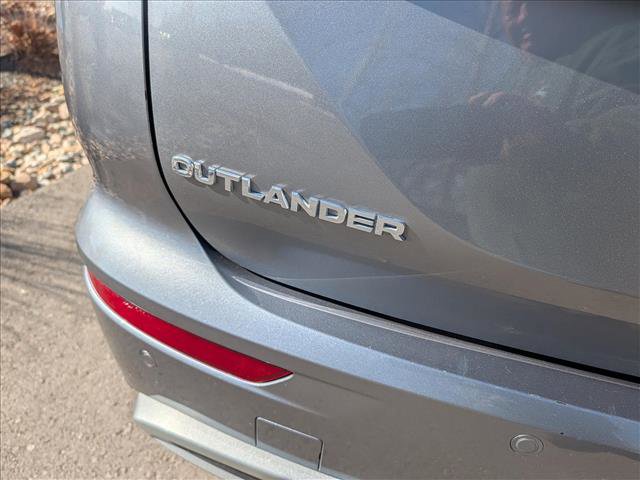 Used 2024 Mitsubishi Outlander SE image 19