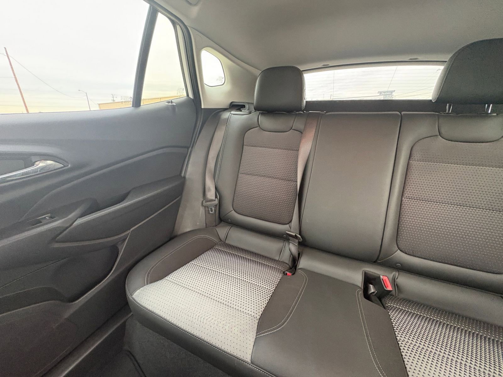 Used 2025 Chevrolet Trax LT image 37