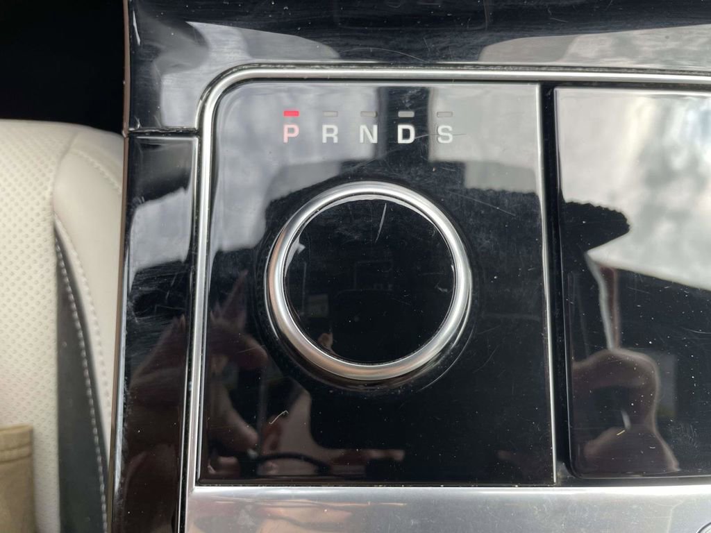 Used 2020 Land Rover Range Rover Velar R-Dynamic S AWD/4WD image 17