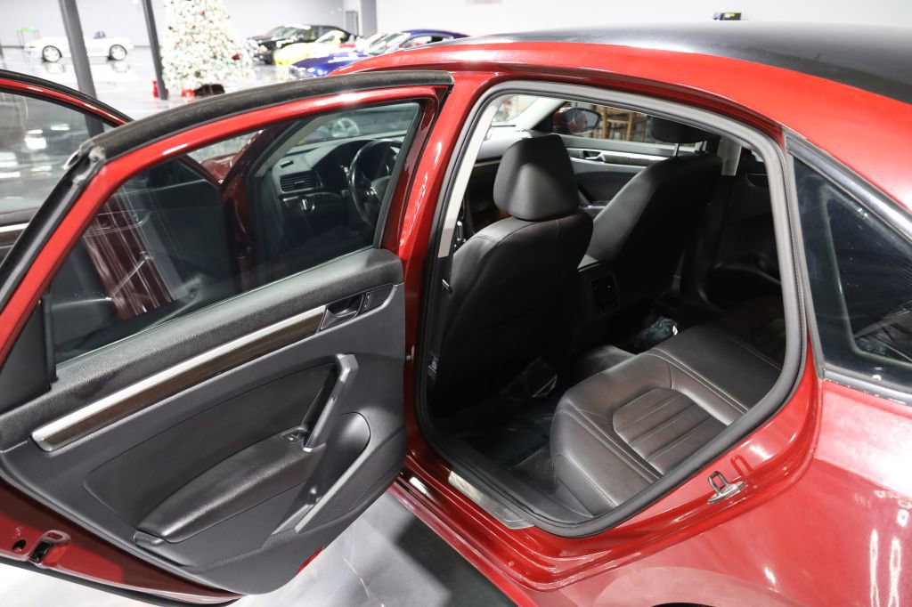 Used 2017 Volkswagen Passat 1.8T SEL Premium image 16