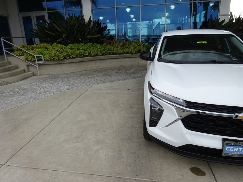 Certified 2024 Chevrolet Trax LS FWD image 33