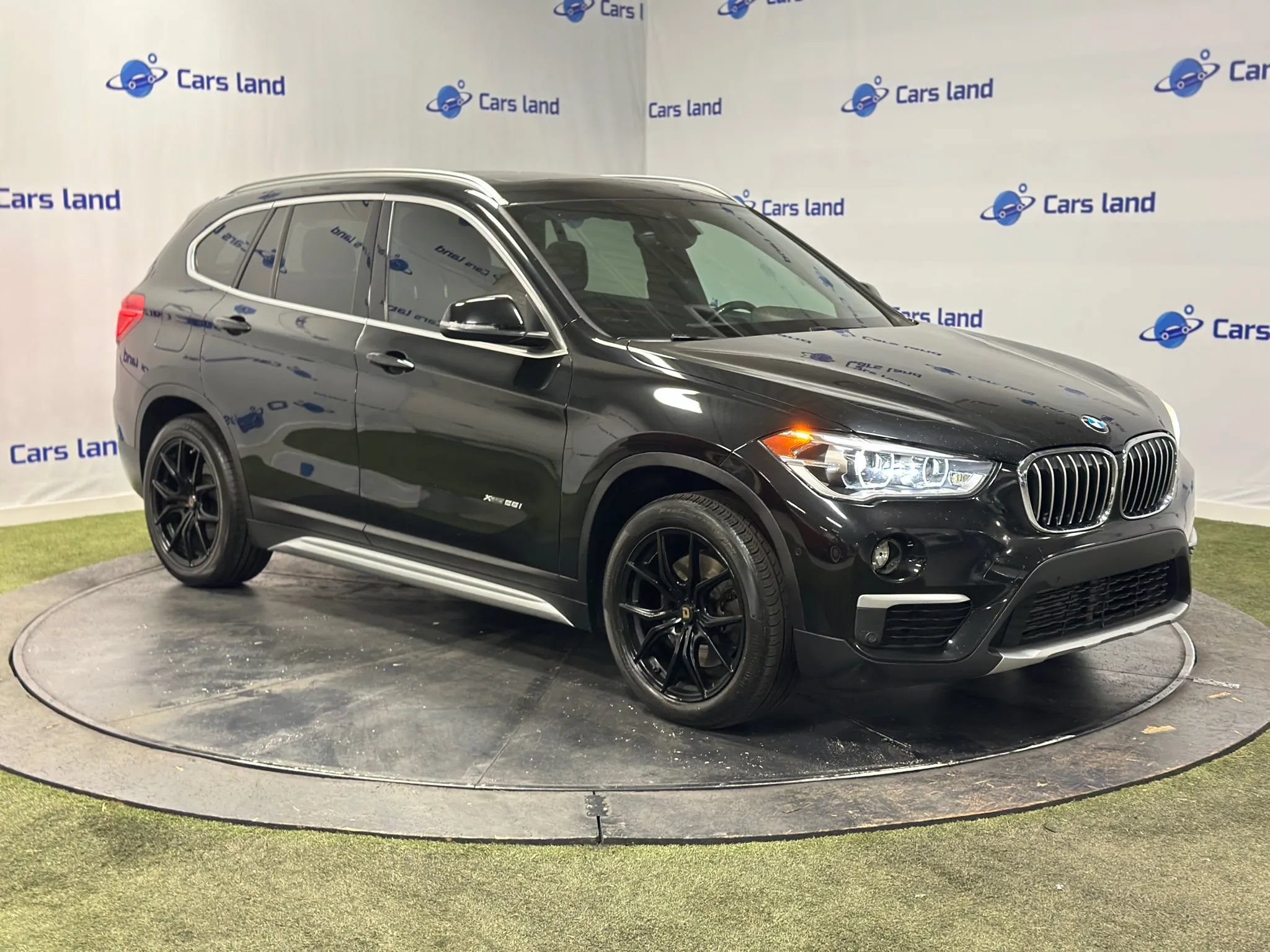 Used 2017 BMW X1 xDrive28i AWD/4WD image 2
