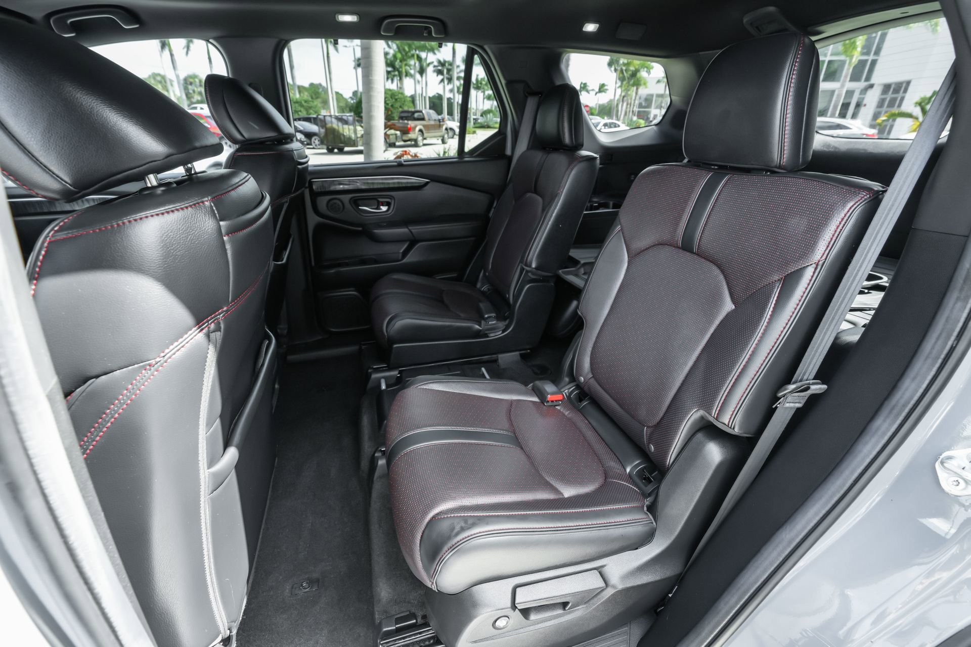 Used 2025 Honda Pilot Black Edition image 33