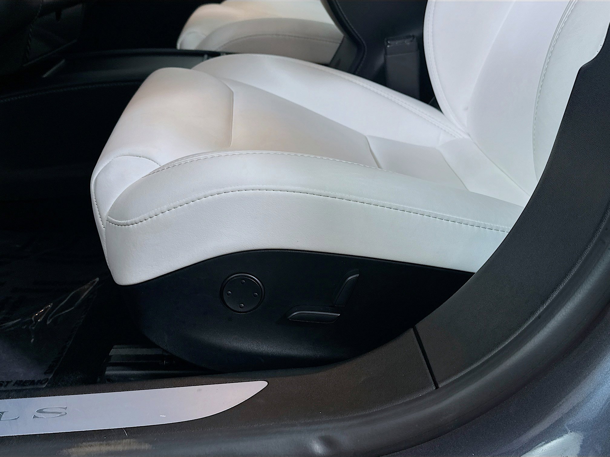 Used 2019 Tesla Model S Performance image 19