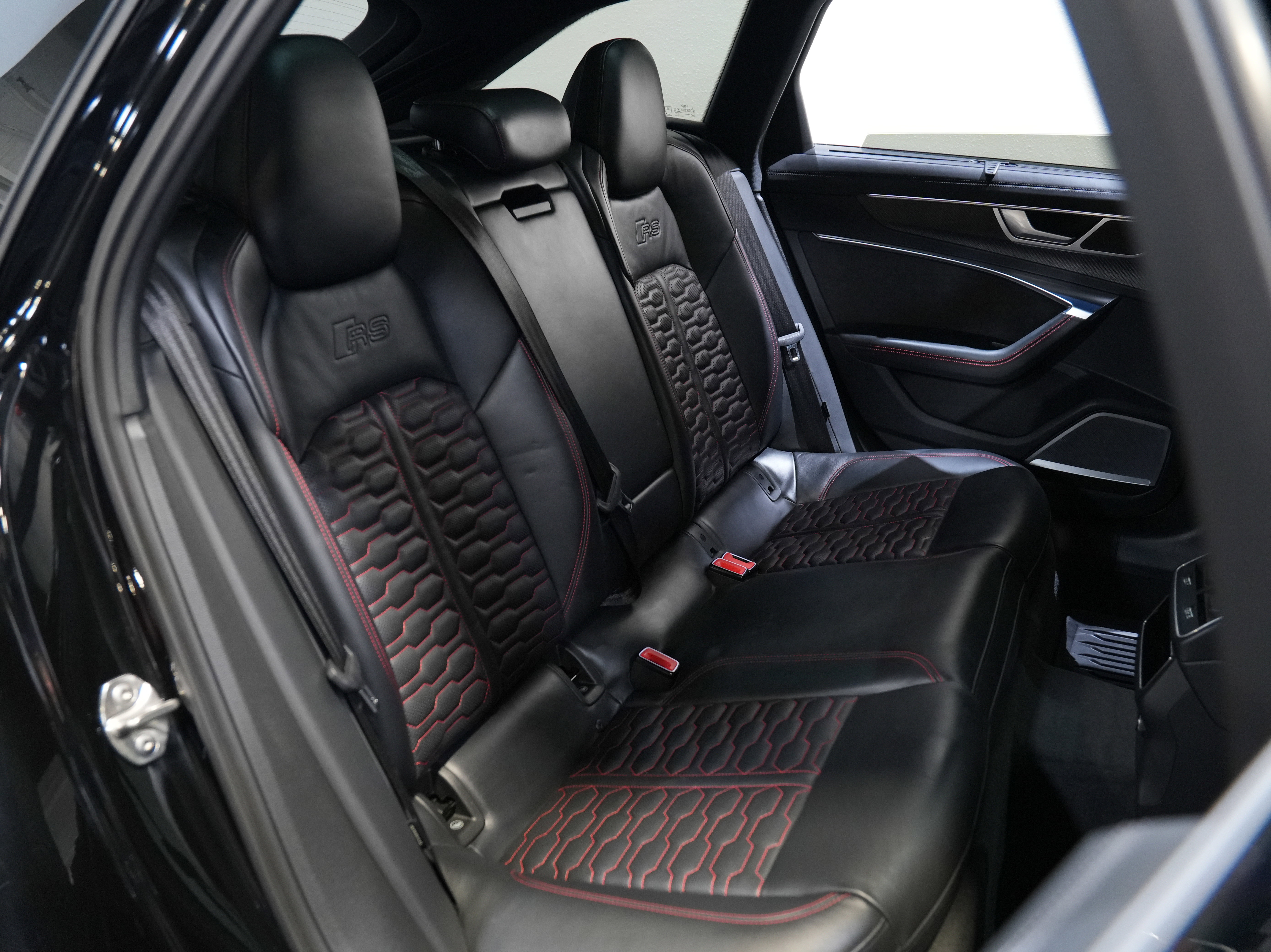 Used 2021 Audi RS 6 w/ Carbon Optic Package image 38