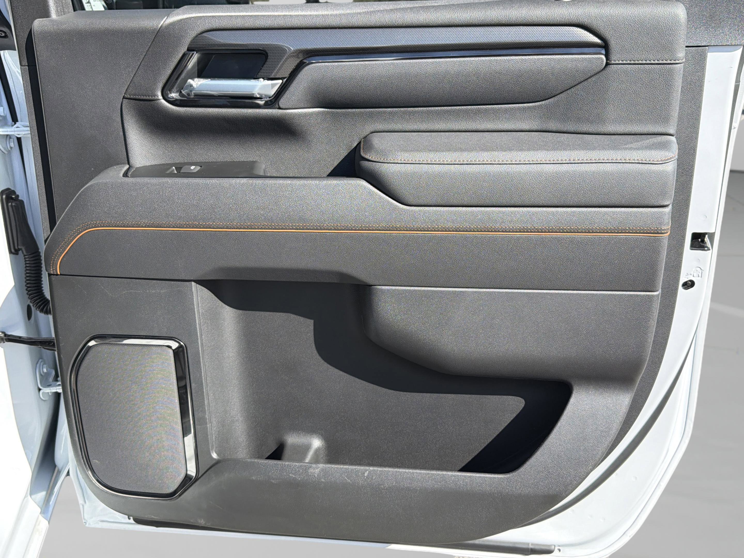 Used 2026 GMC Sierra 2500 AT4 image 31