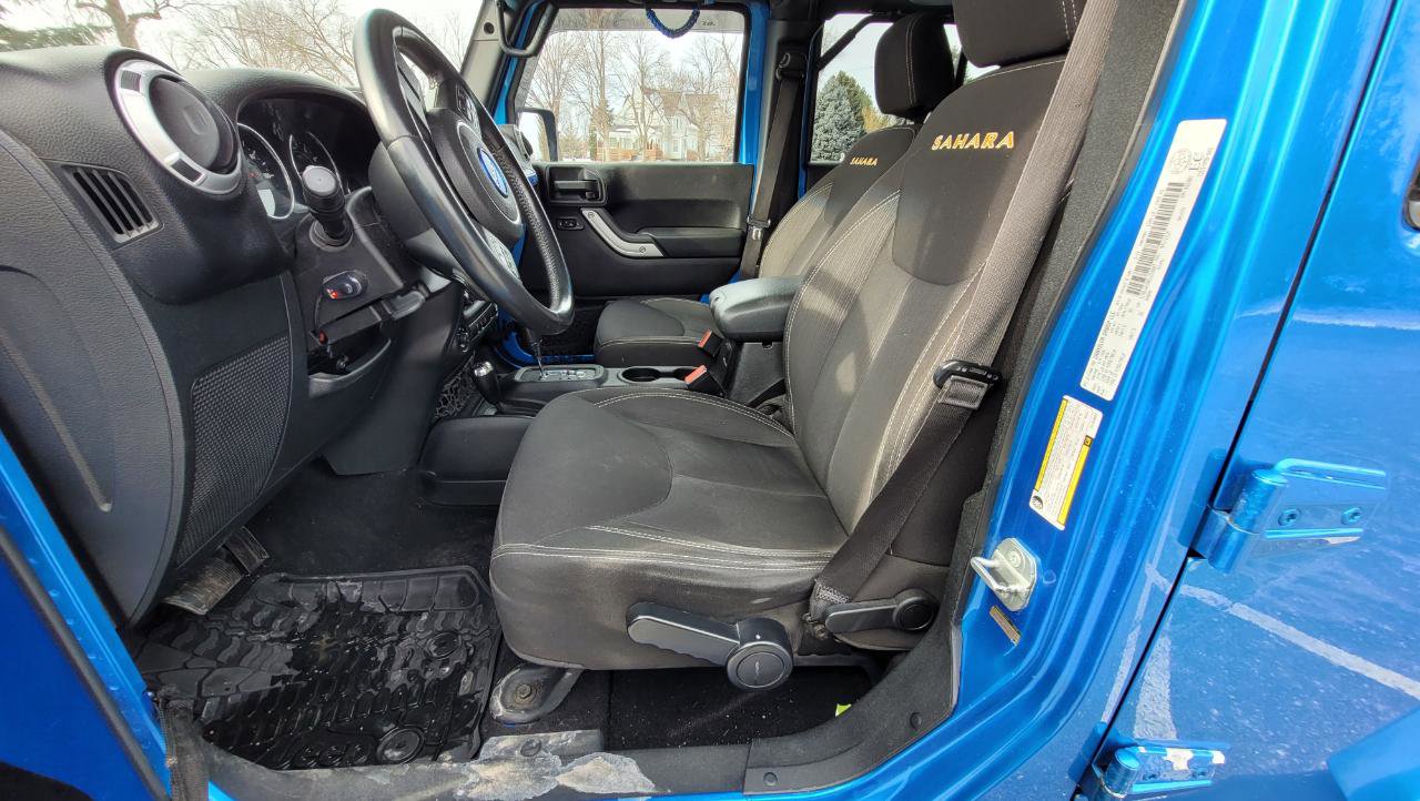 Used 2014 Jeep Wrangler Unlimited Sahara w/ Dual Top Group AWD/4WD image 11