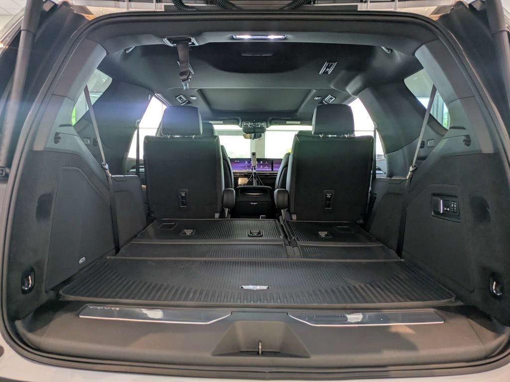 New 2026 Cadillac Escalade Sport w/ LPO, ONYX Package AWD/4WD image 15