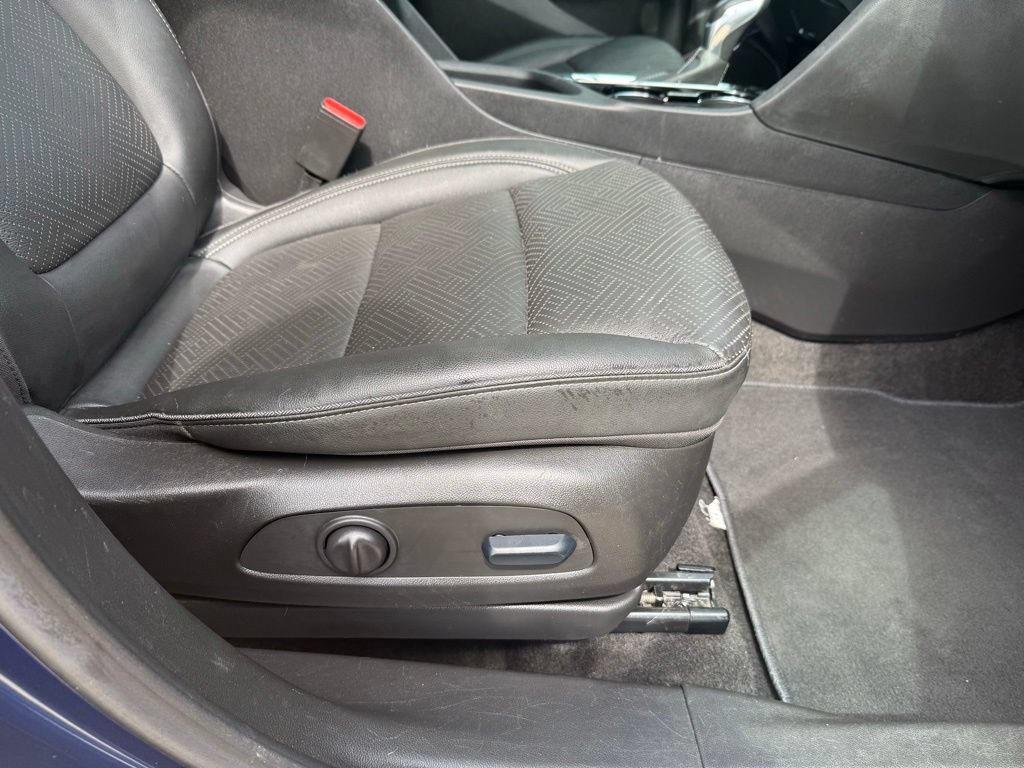 Used 2023 Buick Encore GX Essence FWD image 21
