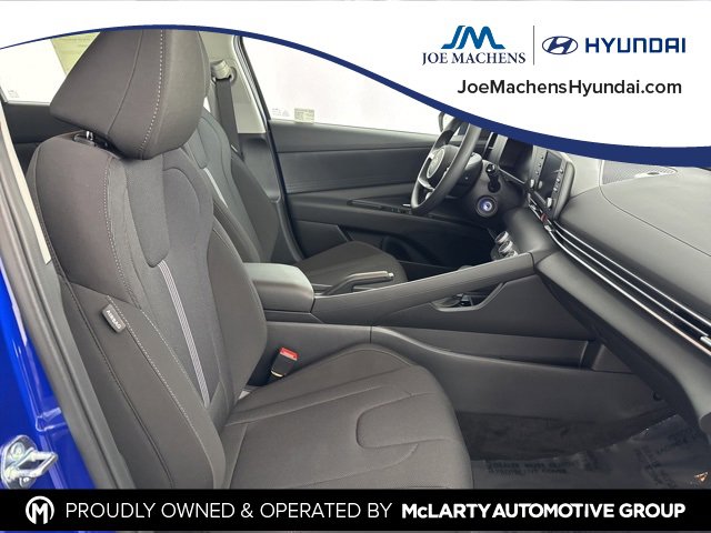 Used 2025 Hyundai Elantra SE image 24