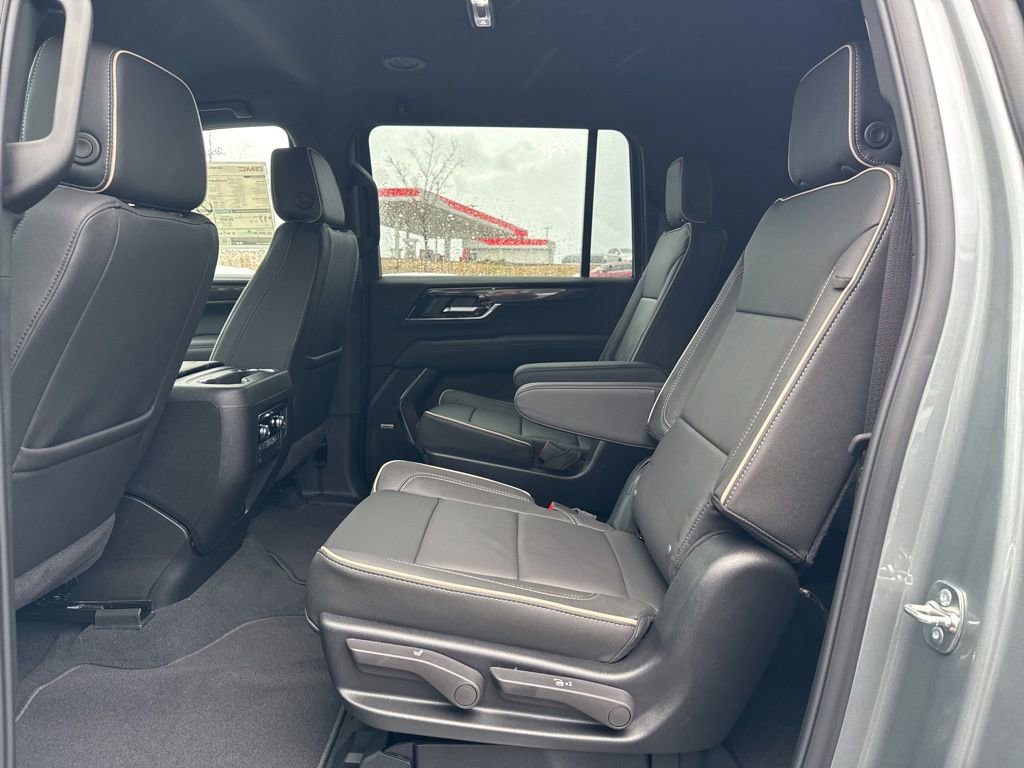 New 2026 GMC Yukon XL Elevation w/ LPO, Elevation Black Package image 30