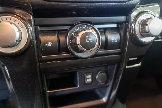 Used 2019 Toyota 4Runner TRD Off-Road Premium AWD/4WD image 32