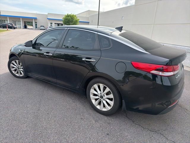 Used 2018 Kia Optima LX w/ 17" Alloy Wheels Package FWD image 2