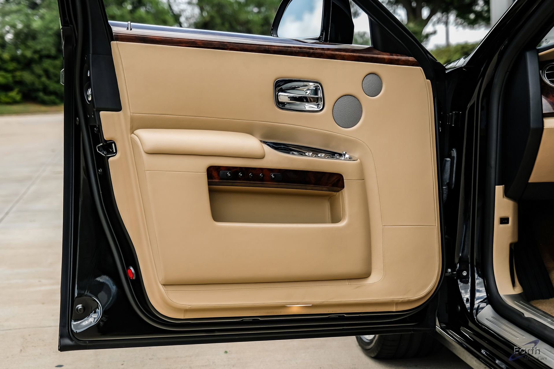 Used 2017 Rolls-Royce Ghost RWD image 96
